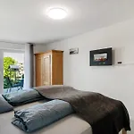 Easy Living 泰特南